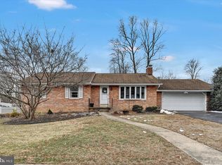 6 Hearthstone Dr, Reading, PA 19606