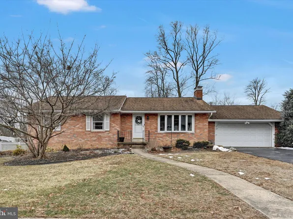 6 Hearthstone Dr, Reading, PA 19606