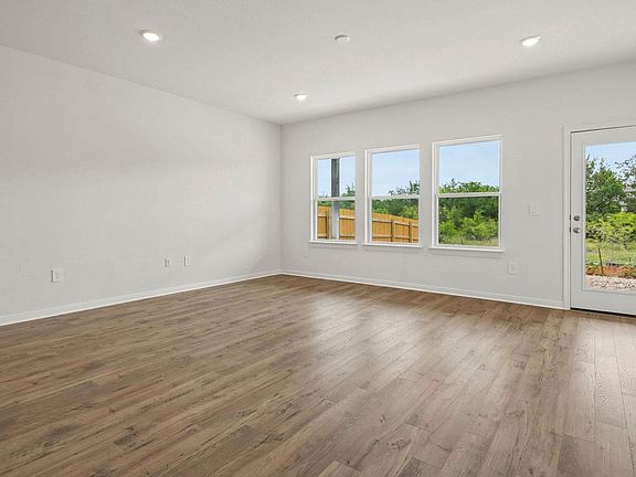 5th image of 203 Mustang Lake Cir