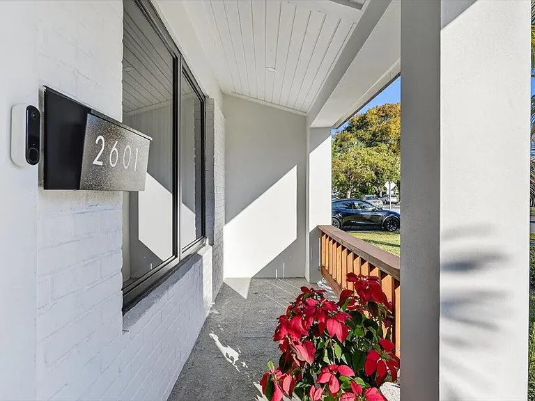 2601 SW 26th Ln — Photo 3