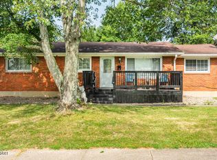 8214 Rocky Gap Rd, Louisville, KY 40214