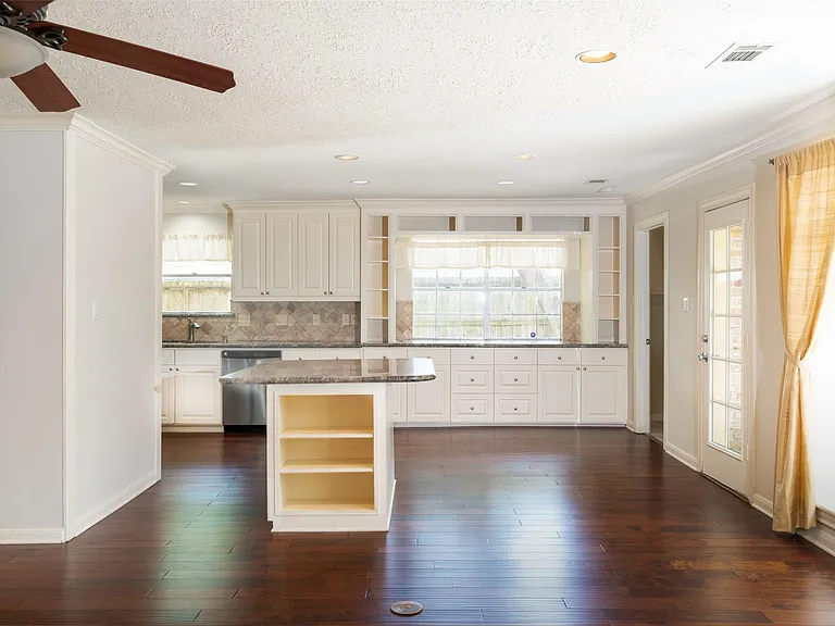1704 Crystal Hills Dr — Photo 5
