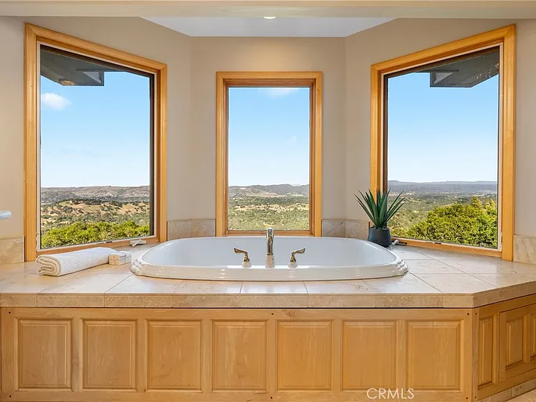 10885 San Marcos Rd — Photo 19