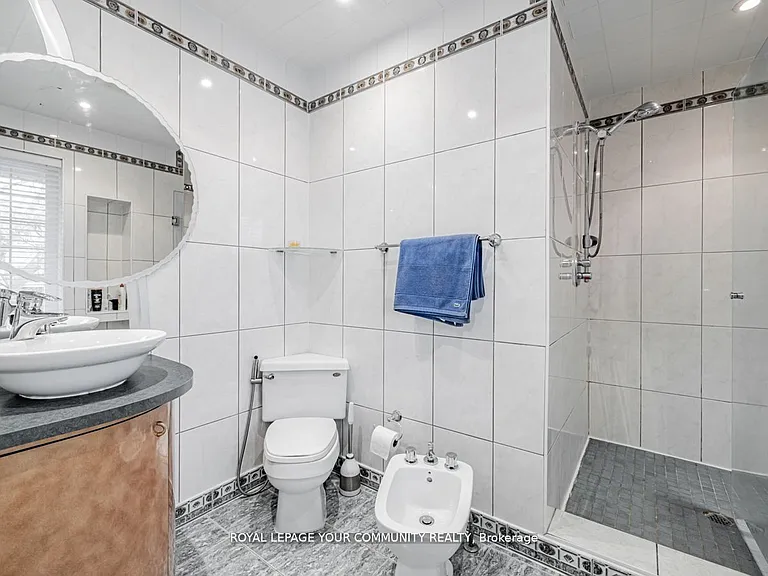 9 Robson Pl E — Photo 24