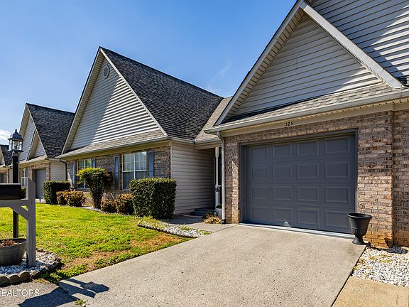 2nd image of 325 Pinewood Dr