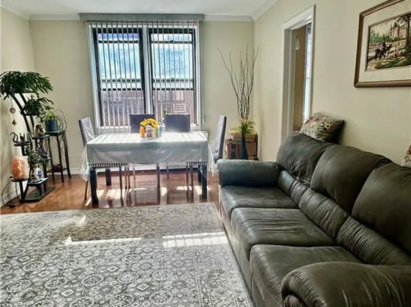 1213 Avenue Z image 3 of 27