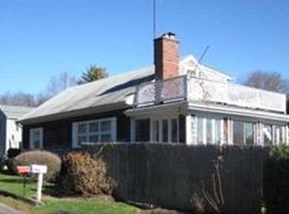 2 Webster Ave, Narragansett, RI 02882