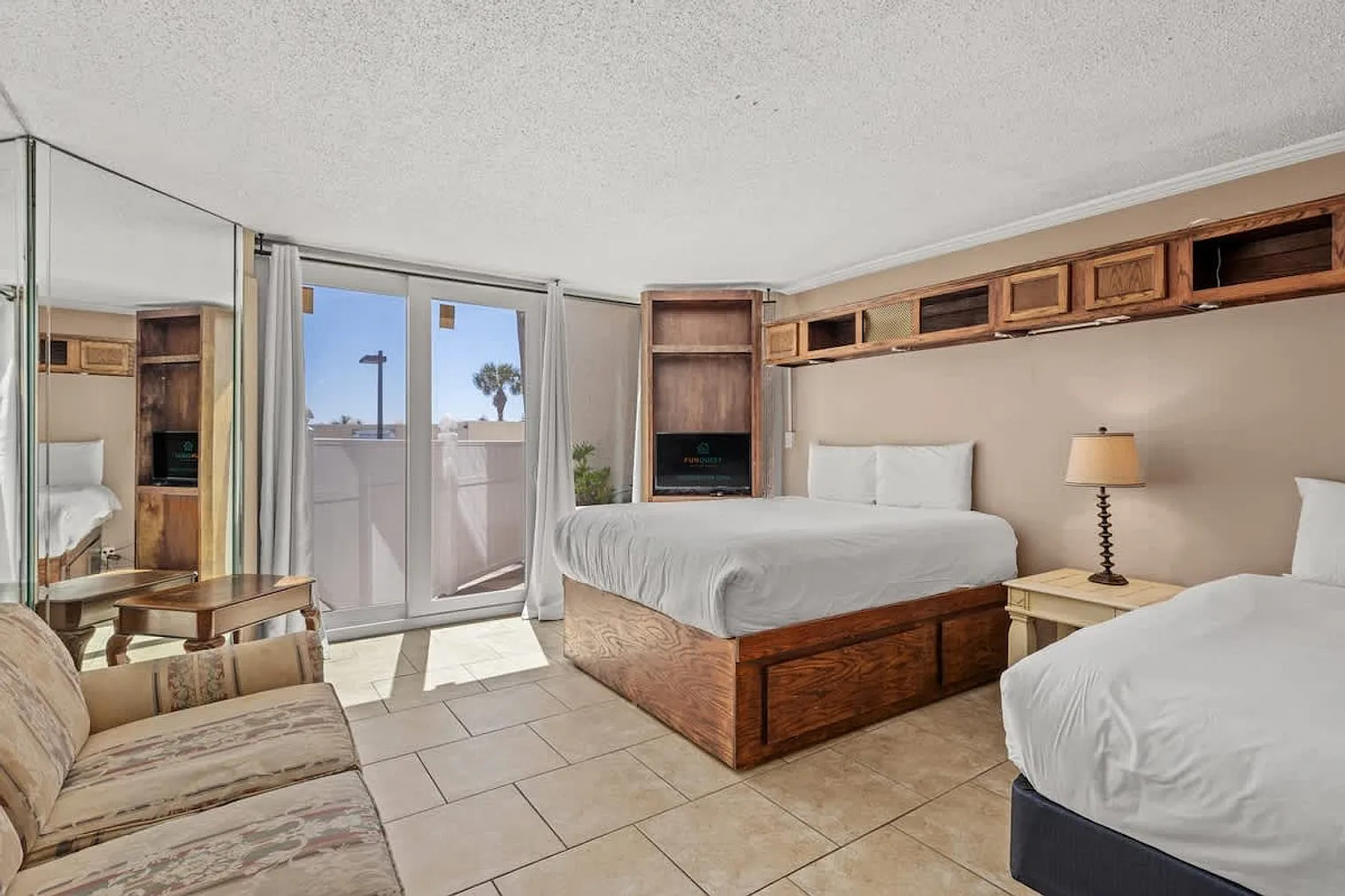 Studio, 1.0 bath, 484 sqft, $1,035 — Photo 2