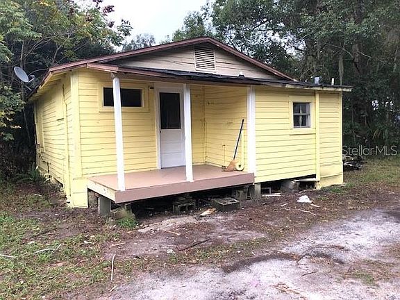 2nd image of 824 S Adelle Ave