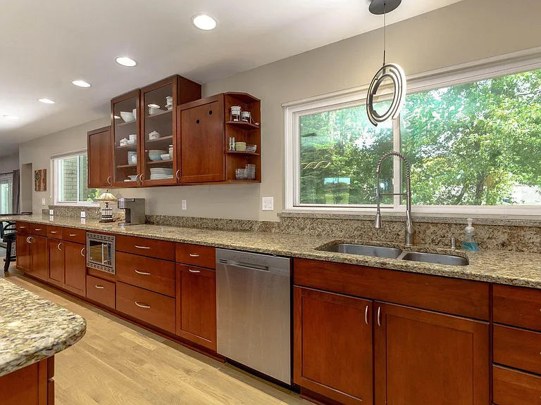 2611 Colby Dr — Photo 18