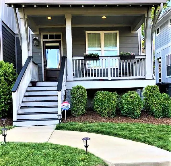 Front porch, great for summer evening chillin'