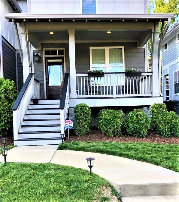 Front porch, great for summer evening chillin'