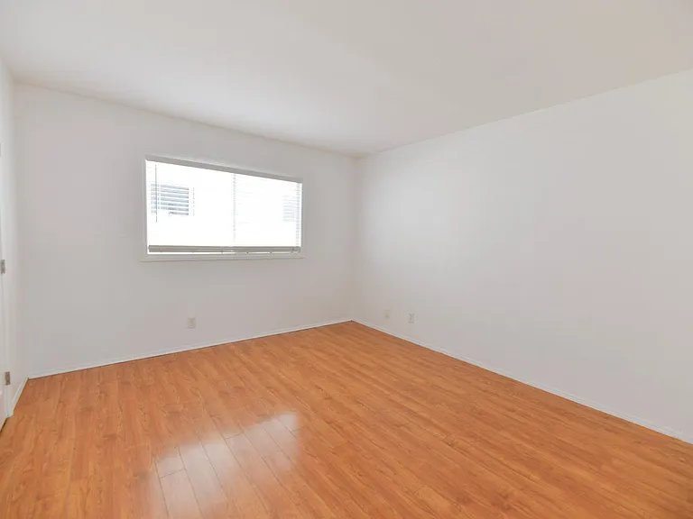1202 Buena Vista — Photo 10