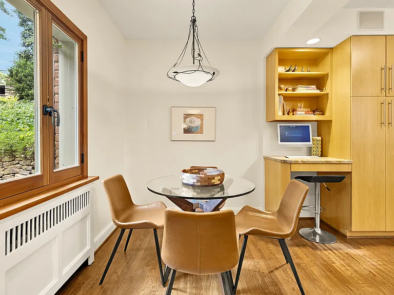 3111 Chain Bridge Rd NW — Photo 21