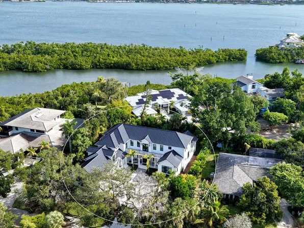 656 Tropical Cir, Sarasota, FL 34242