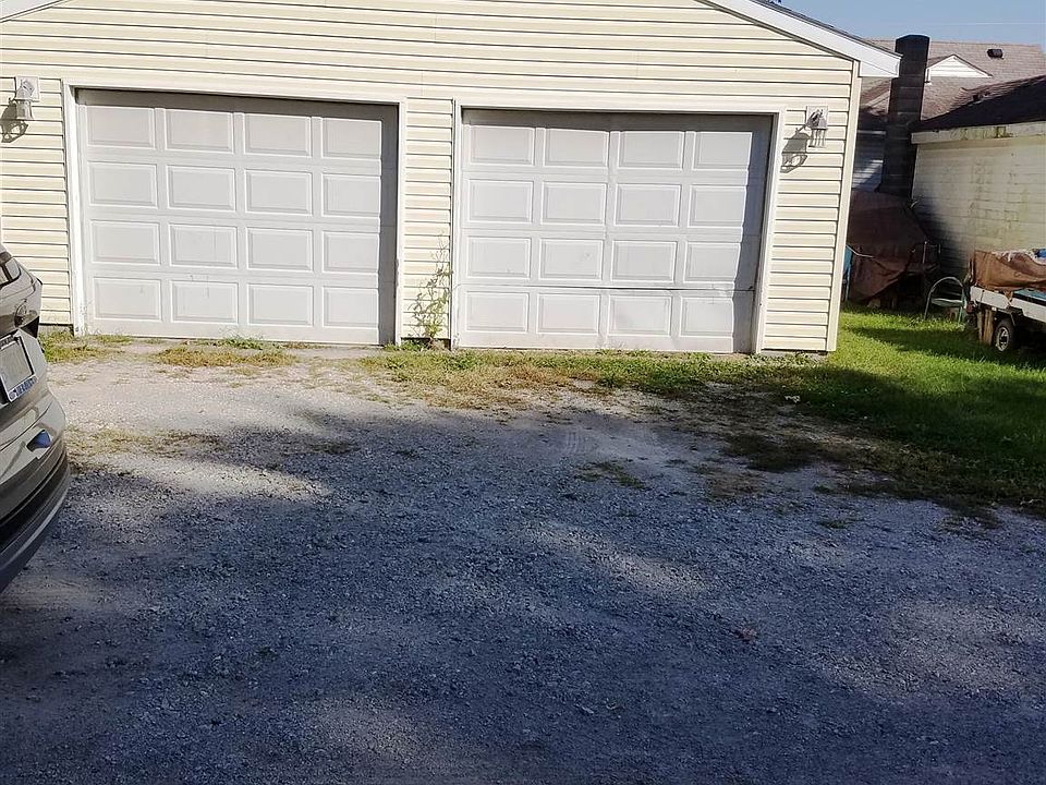 2nd image of 552 Main Ave