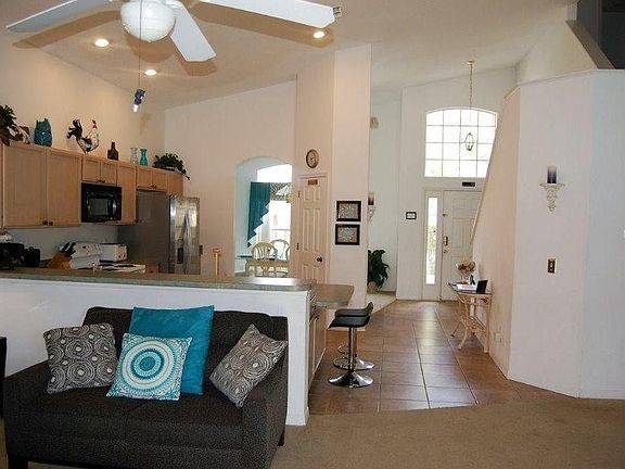 4th image of 115 Castlemain Cir