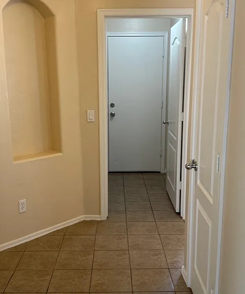 573 S 167th Dr — Photo 9
