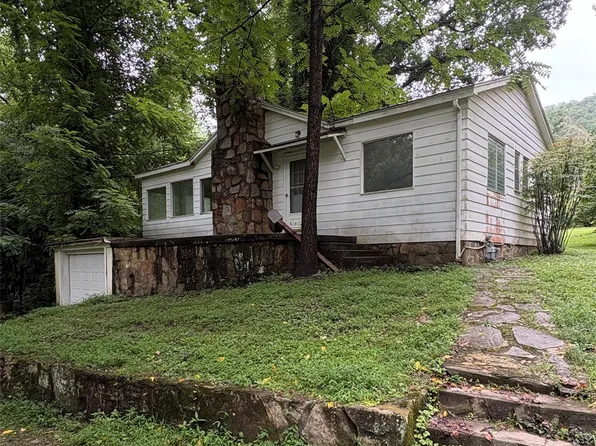 912 Halstead Blvd #1-8, Hendersonville, NC 28791