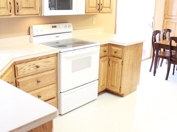 Lots of cabinetry in kitchen!