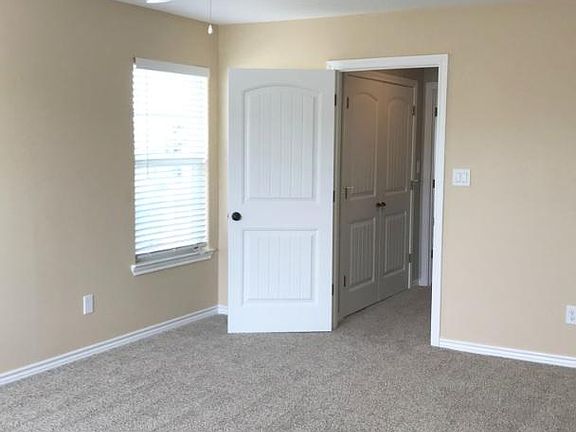 4th image of 308 Live Oak St