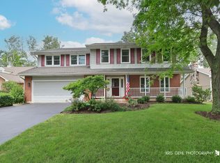526 Whispering Pines Rd, Lindenhurst, IL 60046