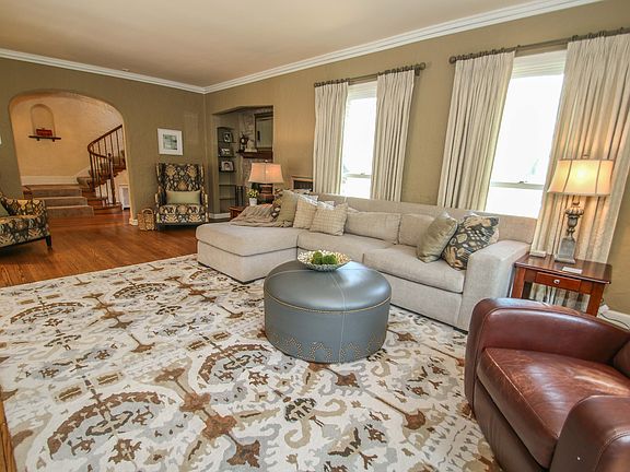 4th image of 1109 E Circle Dr