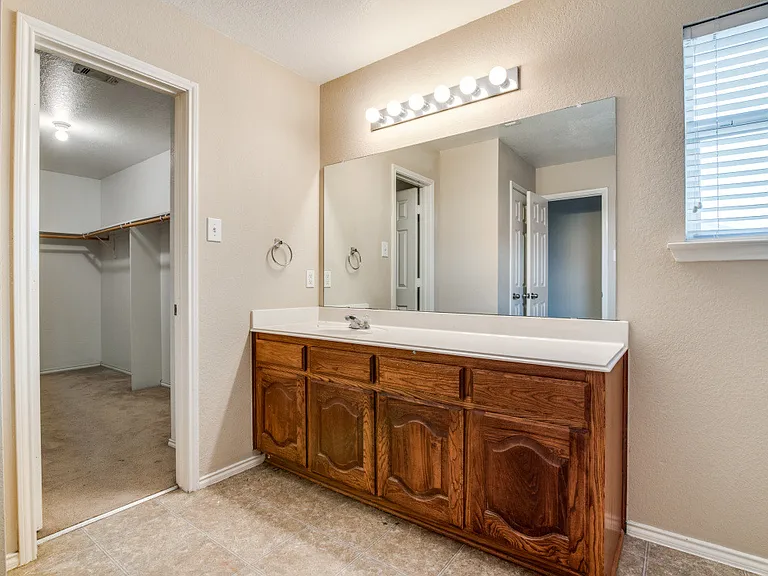 2725 Marsha Ln — Photo 14