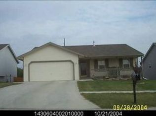 6922 SW 17th St, Topeka, KS 66615