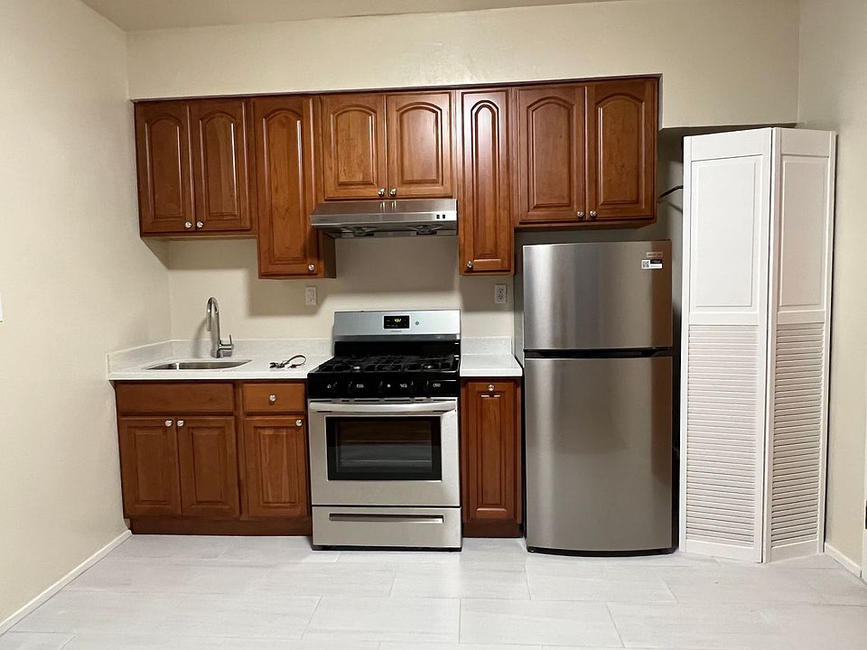 1st image of 841 Clay St #4