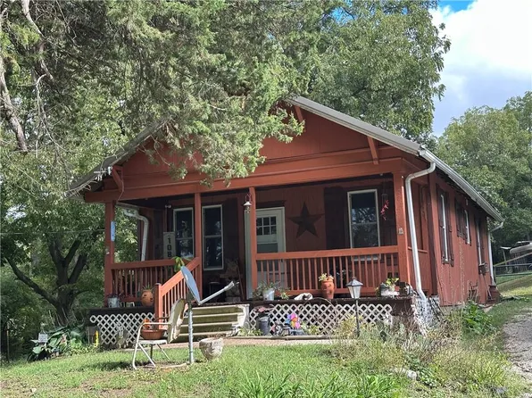 10801 SW Bluff Rd, Saint Joseph, MO 64504