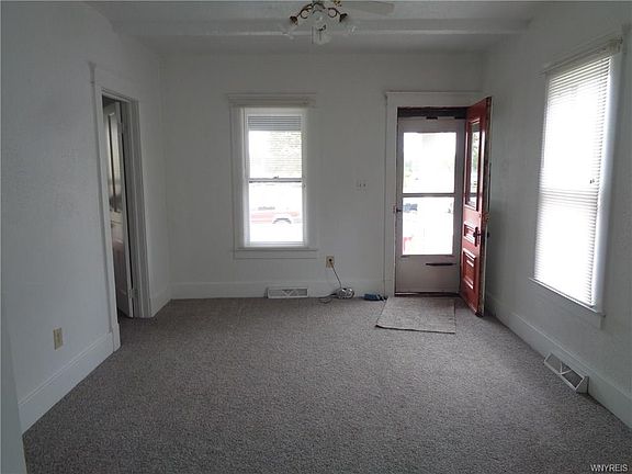 3rd image of 119 Niagara St