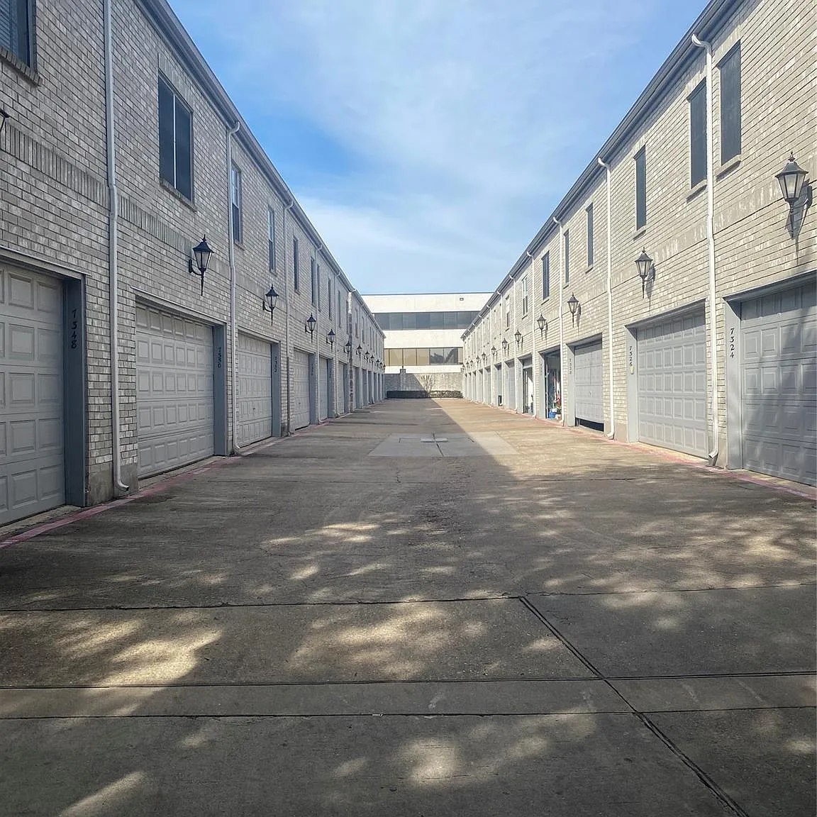 2 bed, 2.5 bath, 1470 sqft, $1,800 — Photo 4