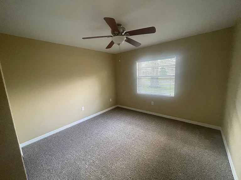 2205 Country Loop S — Photo 8