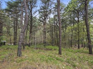 52 Old Canoe Place Rd, Hampton Bays, NY 11946