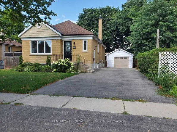 991 Hortop St, Oshawa, ON L1G 4P4