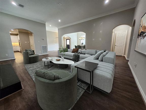 5th image of 8 Villa Bend Drive