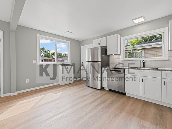 3rd image of 25526 Powers Ave