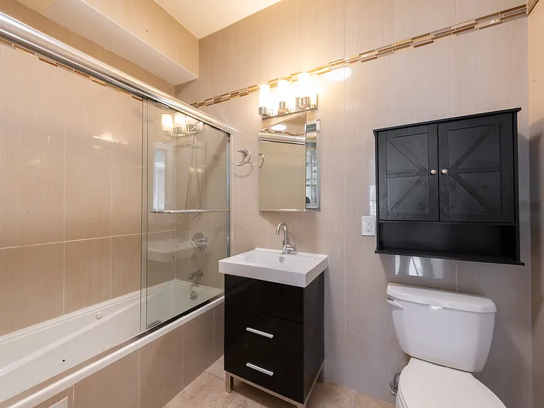 208 Grand St #3B — Photo 8