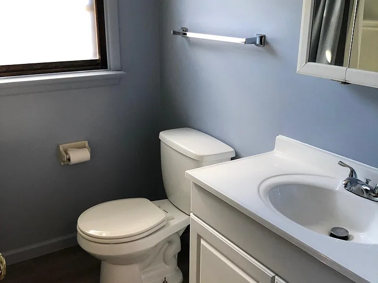 2nd floor full bath (tub/shower combo)