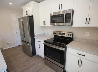 118 N Cottage Rd, Sterling, VA 20164