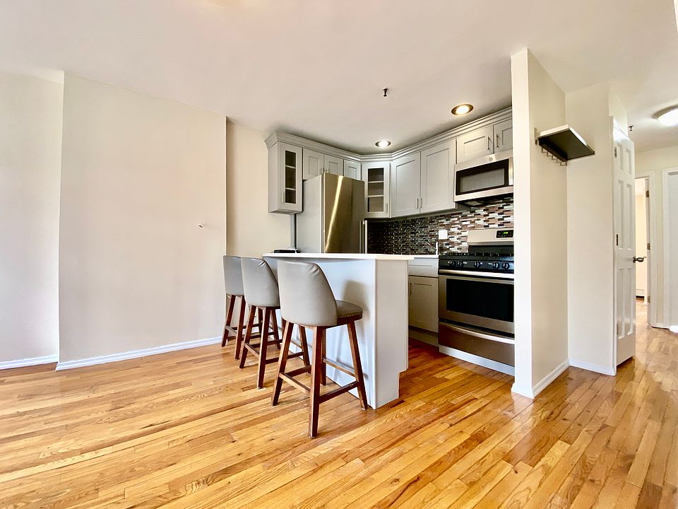 1st image of 373 Gates Ave APT 4