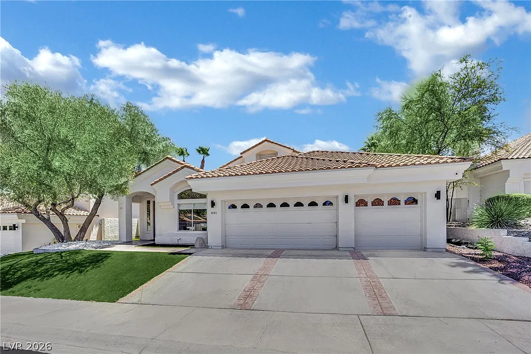 4 bed, 2.5 bath, 2588 sqft, $5,495 — Photo 2