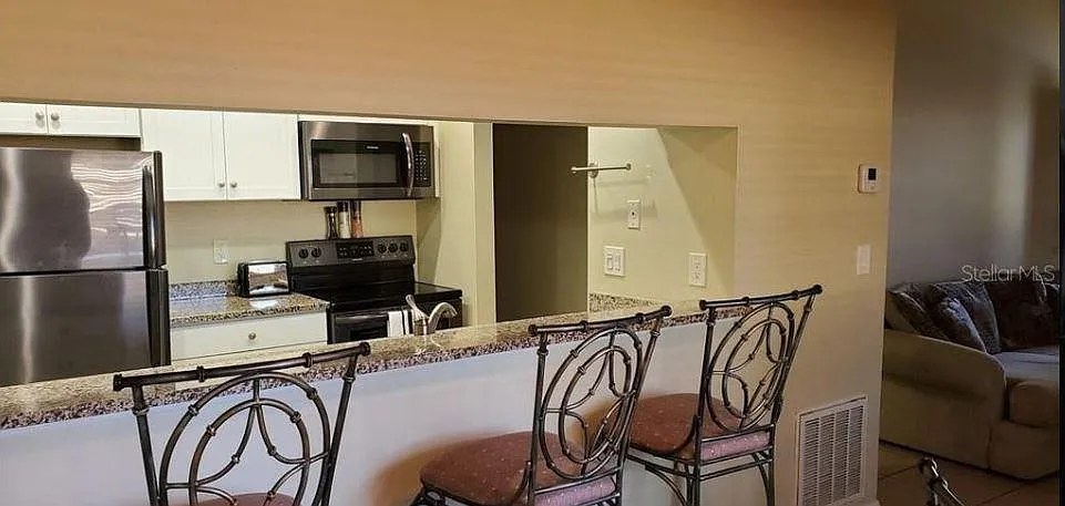 2 bed, 912 sqft, $1,600 — Photo 3