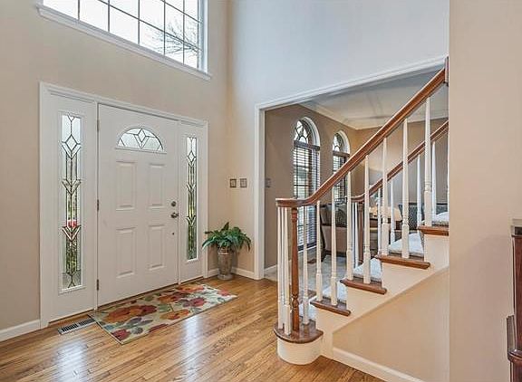 2nd image of 422 Arbor Glen Dr