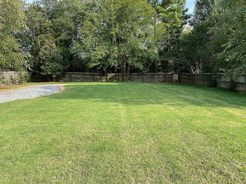1st image of 404 Hazelwood Dr