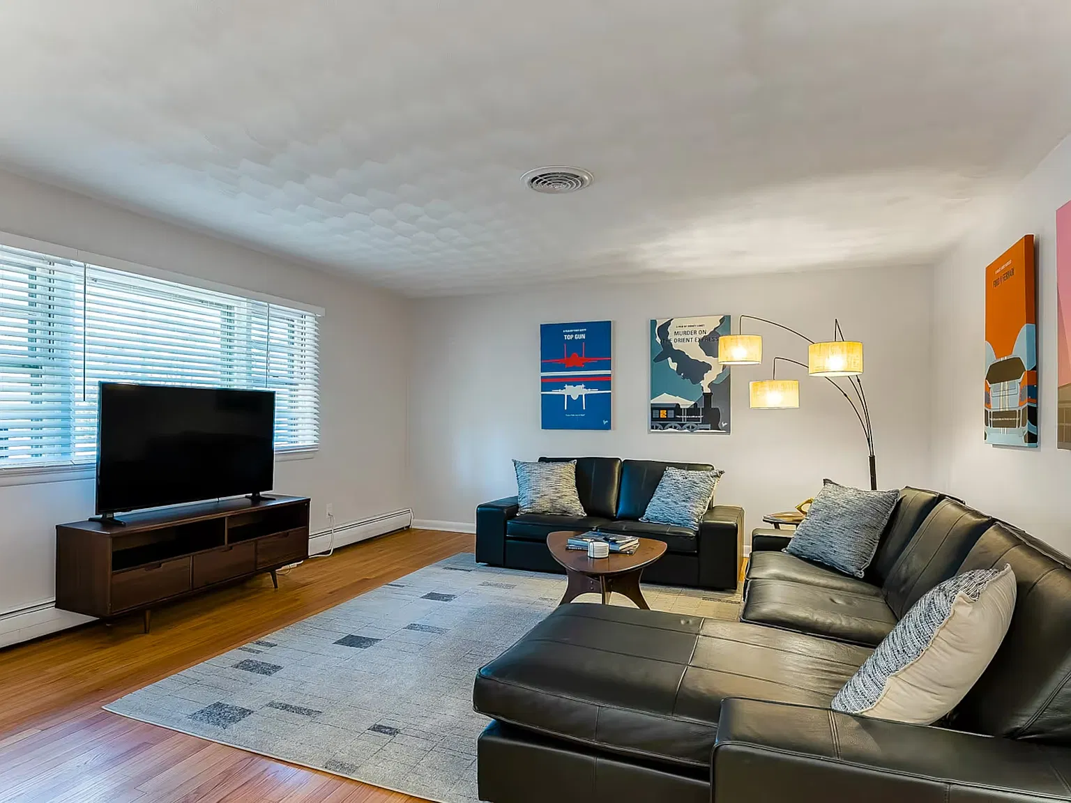 3 bed, 1686 sqft, $3,950 — Photo 3