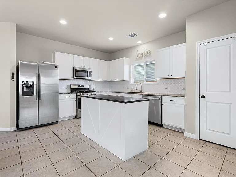 237 Driftwood Ln — Photo 9
