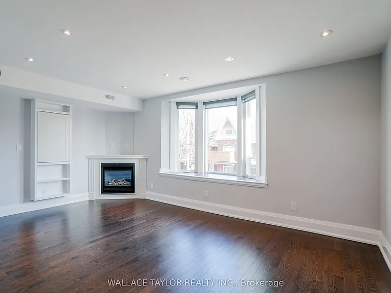 148 Carlaw Ave #UPPER — Photo 10