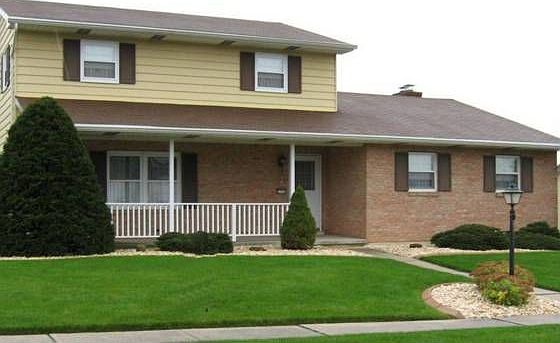 1st image of 233 W 32nd St